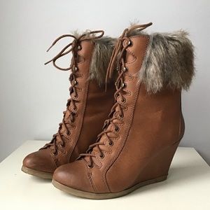Steve Madden faux fur trim lace up wedges boots 8